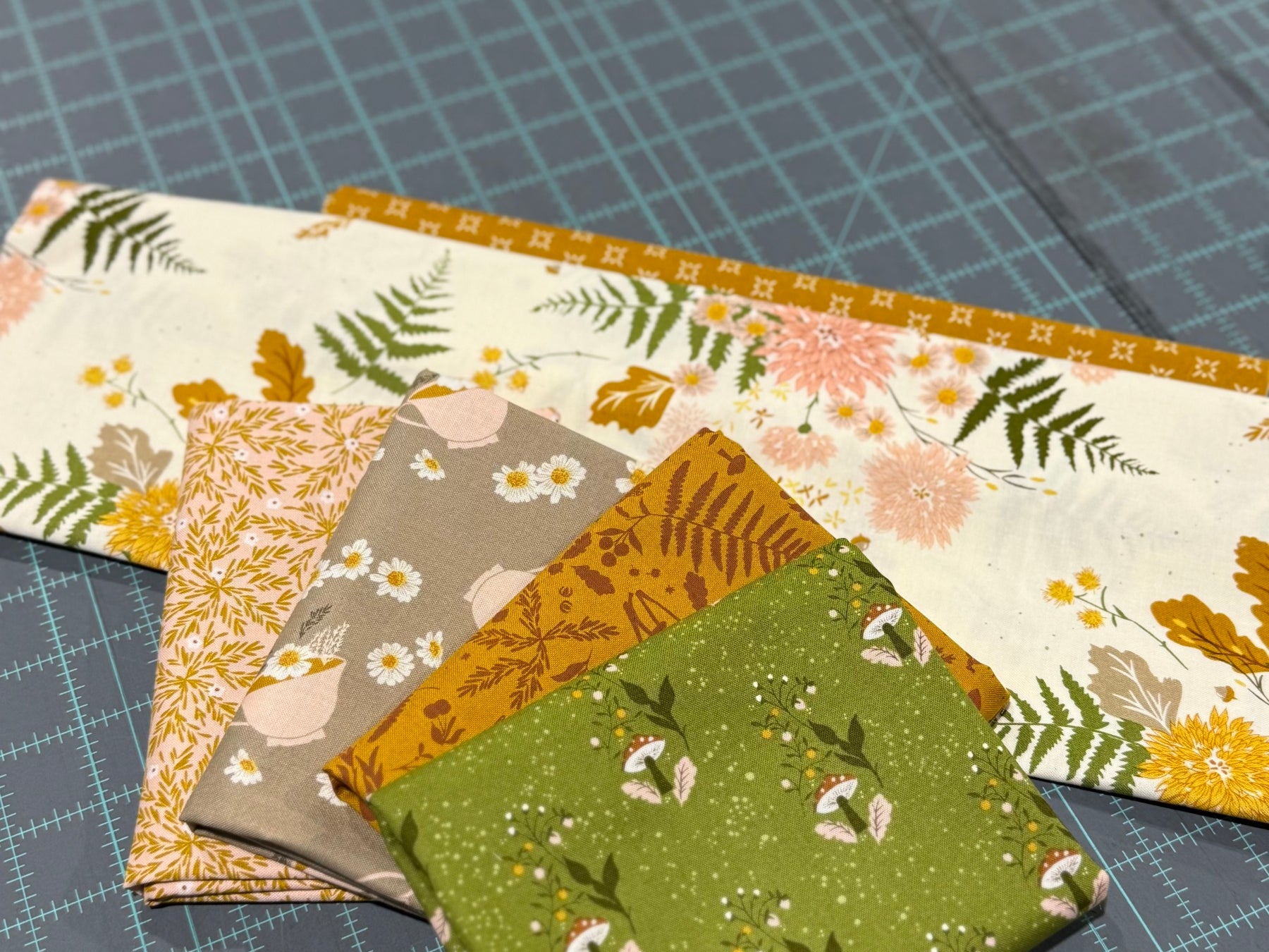 Beachcomber Table Runner Kit (Villa Rosa Pattern) - Happy Little Quilt Shop