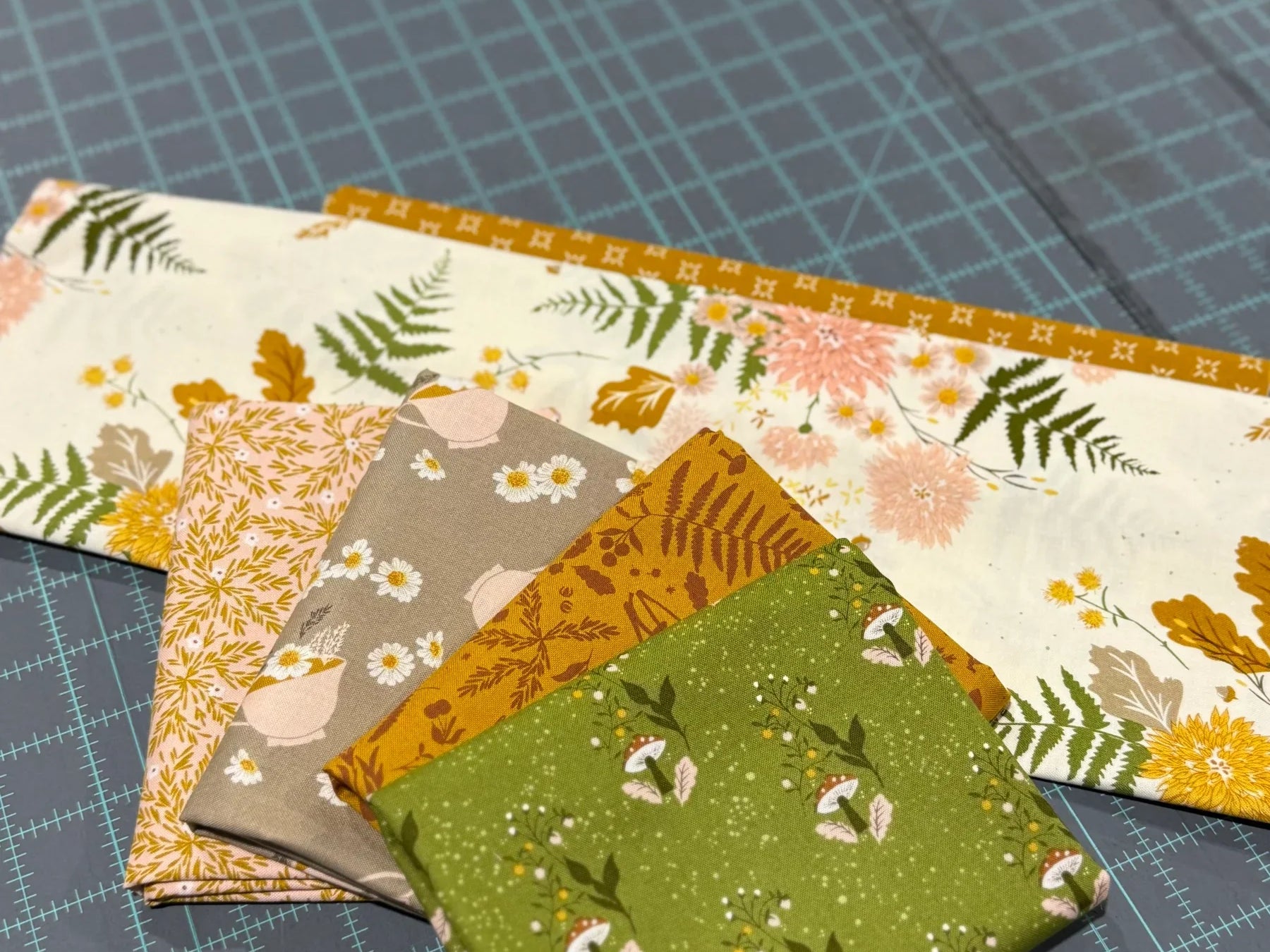 Beachcomber Table Runner Kit (Villa Rosa Pattern) - Happy Little Quilt Shop