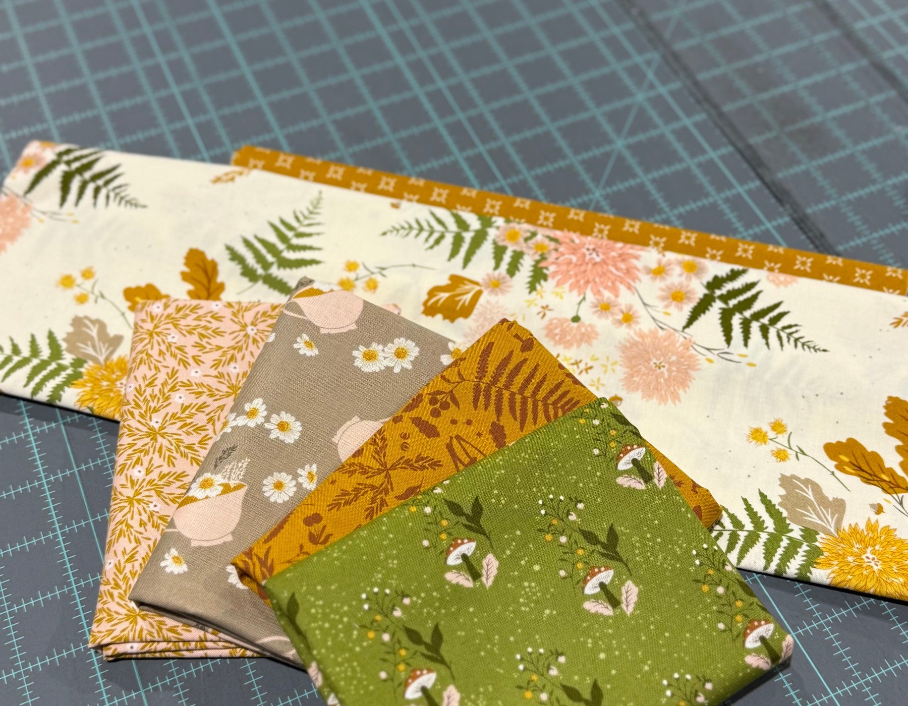 Beachcomber Table Runner Kit (Villa Rosa Pattern) - Happy Little Quilt Shop