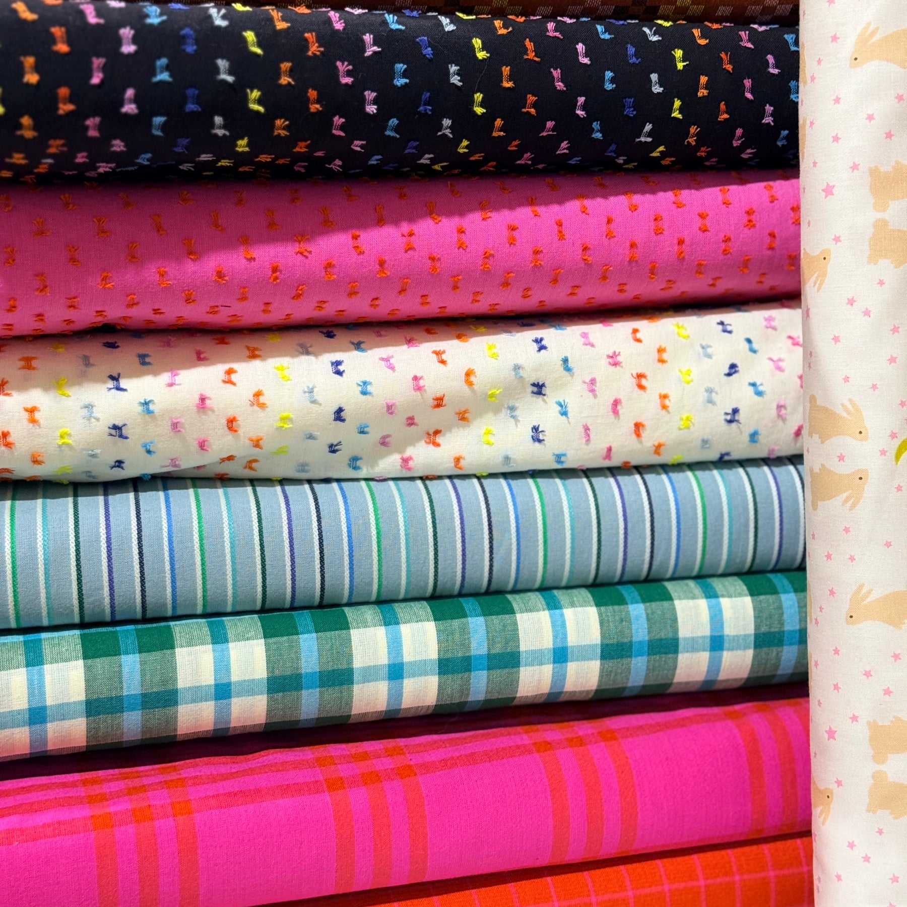 Fairgrounds by Suzy Quilts Quilt Kit (Warp and Weft Wovens) - Happy Little Quilt Shop