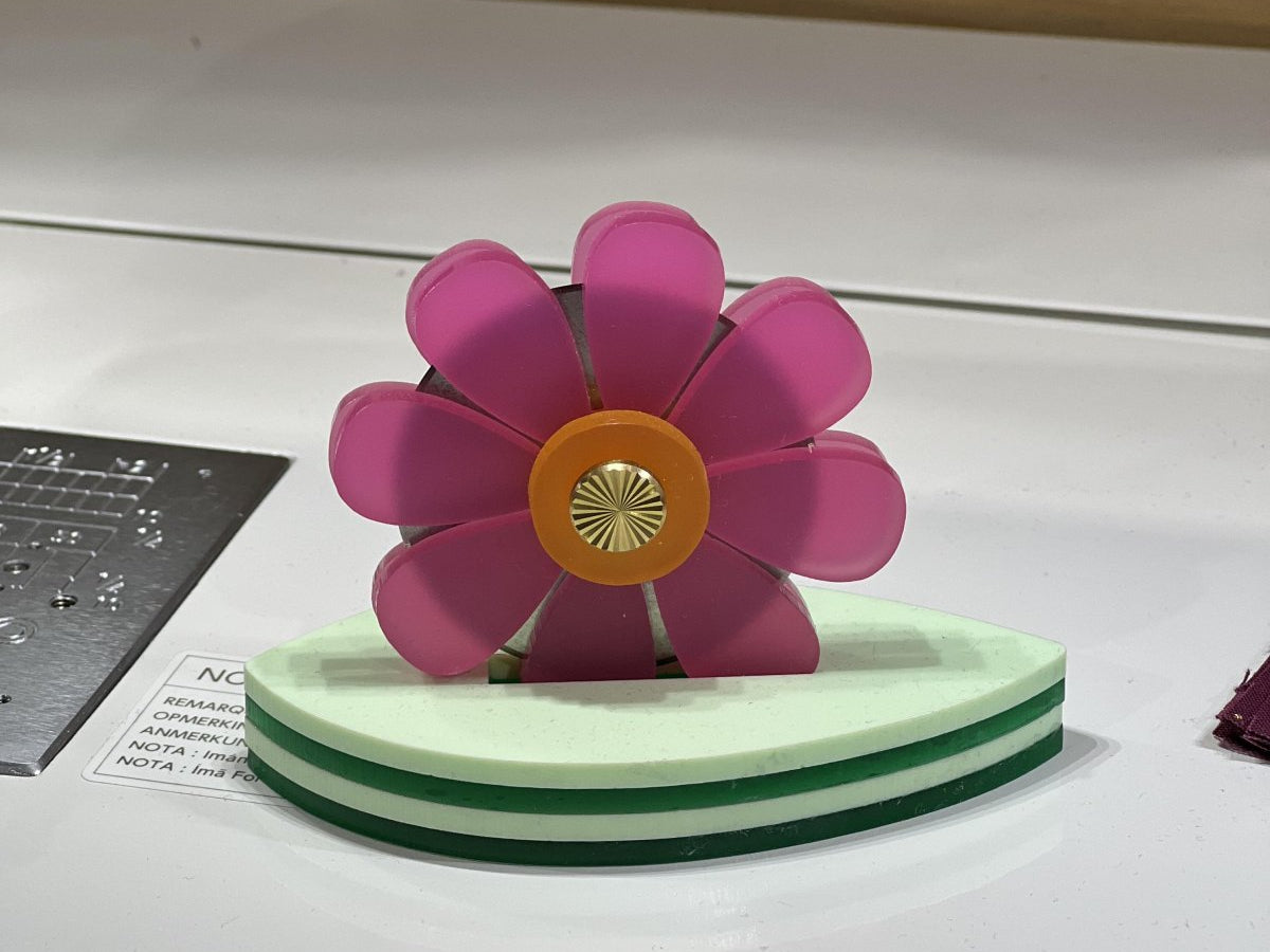 Flower Thread Cutter - Happy Little Quilt Shop