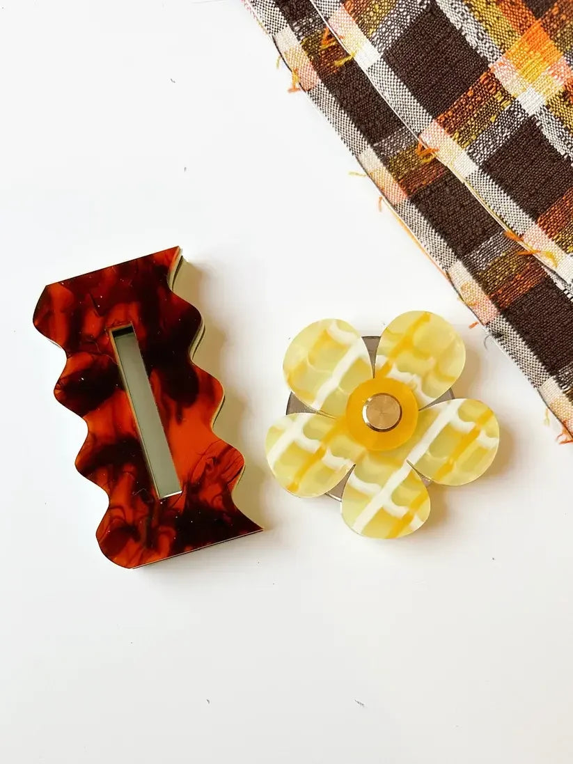Retro Flower Thread Cutter Feral Notions - Happy Little Quilt Shop