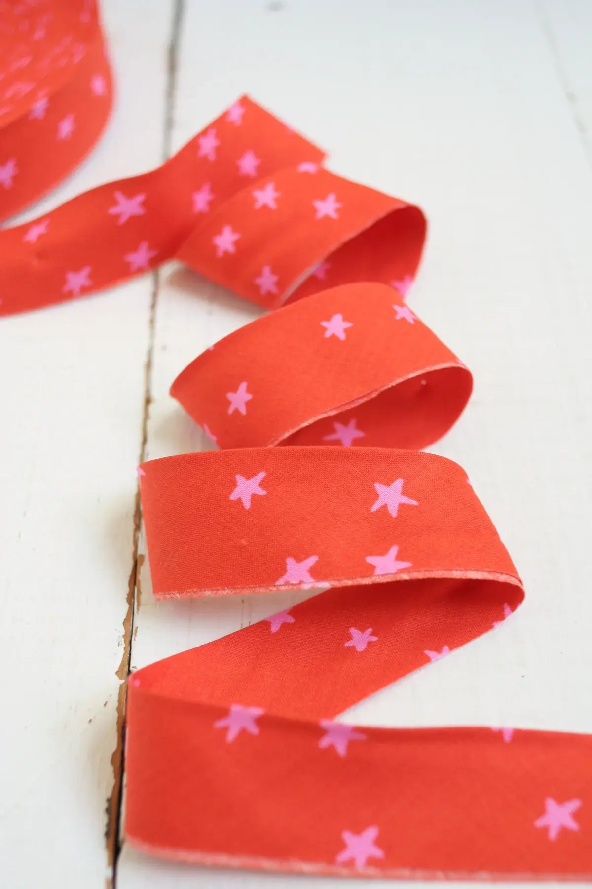 Bessie Pearl Bias Quilt Binding 2.5" wide x 8 yds - Starry Warm Red - Happy Little Quilt Shop