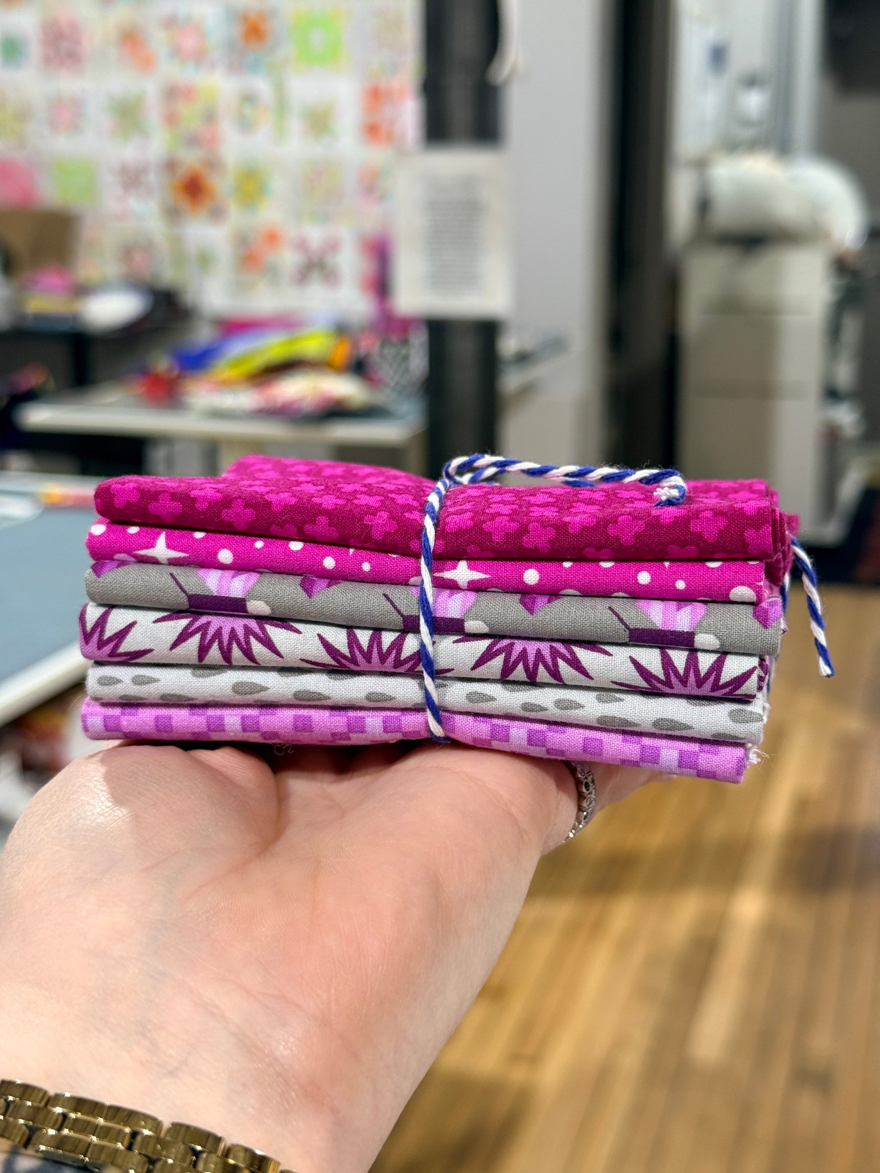 Elizabeth Hartman FQ Bundle 6 Fat Quarters -Magenta - Happy Little Quilt Shop