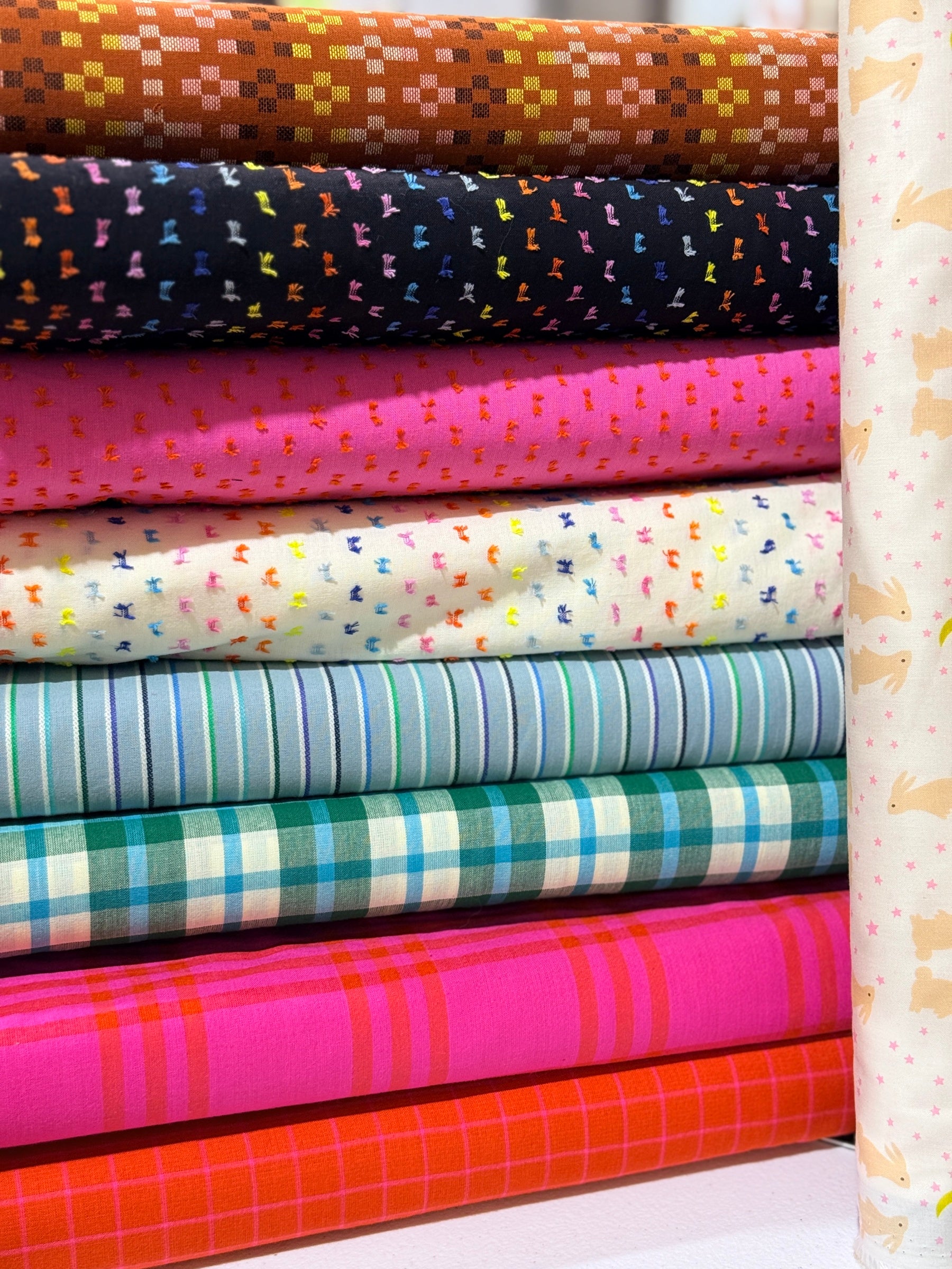 Fairgrounds by Suzy Quilts Quilt Kit (Warp and Weft Wovens) - Happy Little Quilt Shop