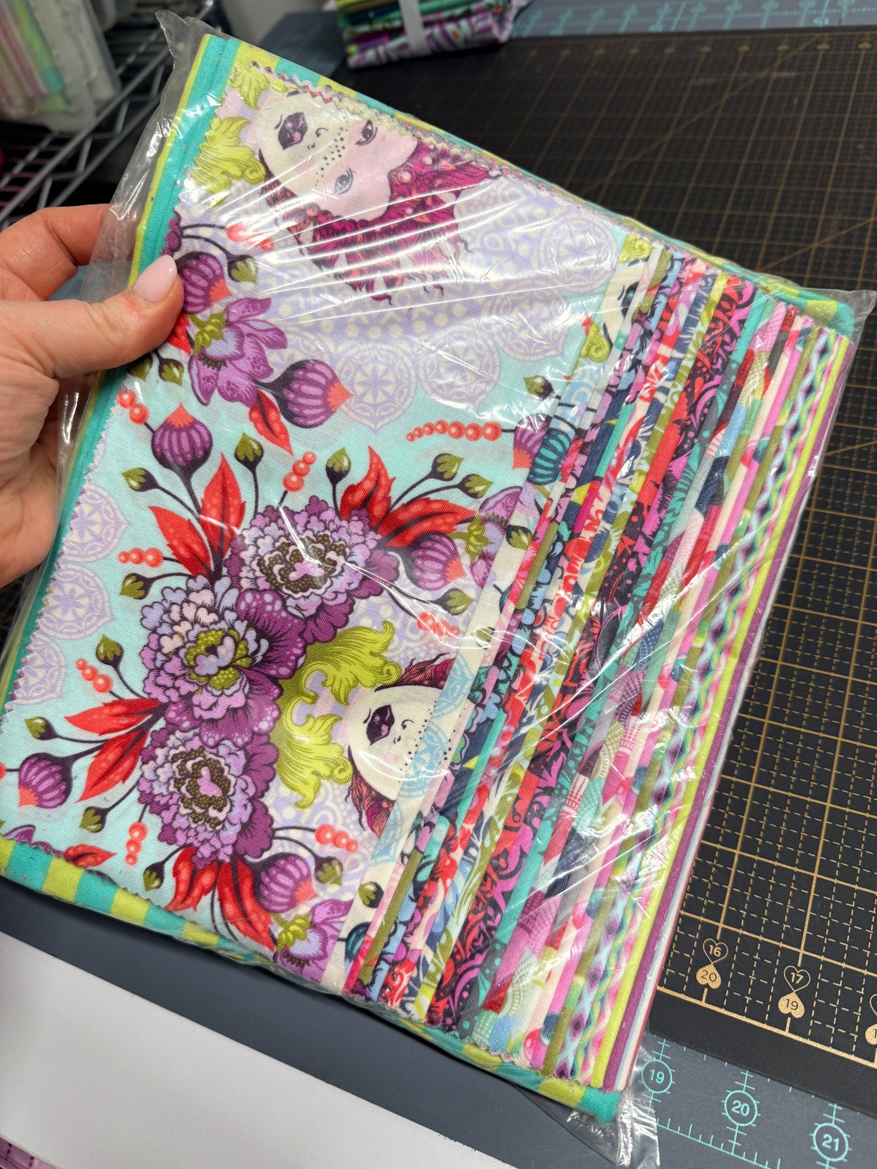 Tula Pink Elizabeth Misdirection Quilt and Pillow Kit - Happy Little Quilt Shop